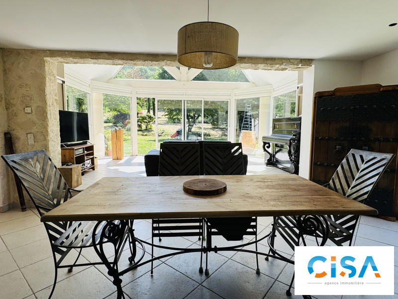 Maison - 180 m² - 8 pièces