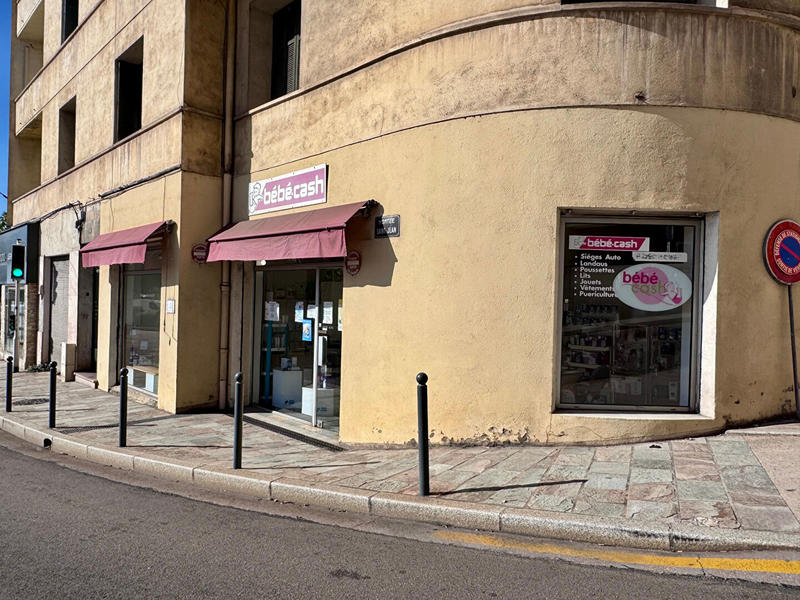 Local commercial - 85 m² - 1 pièce