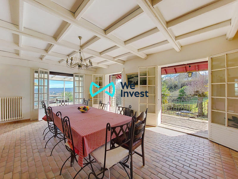 Maison - 220 m² - 7 pièces