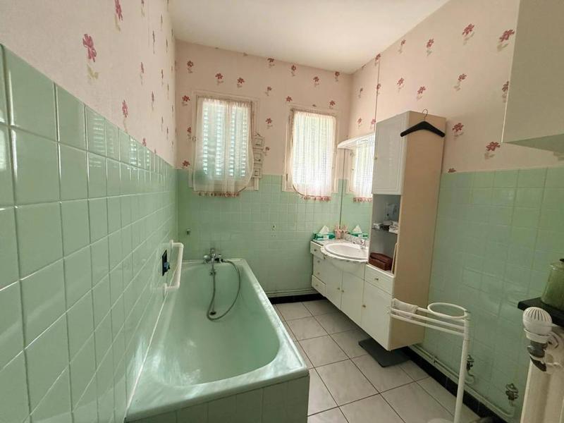 Maison - 210 m² - 8 pièces