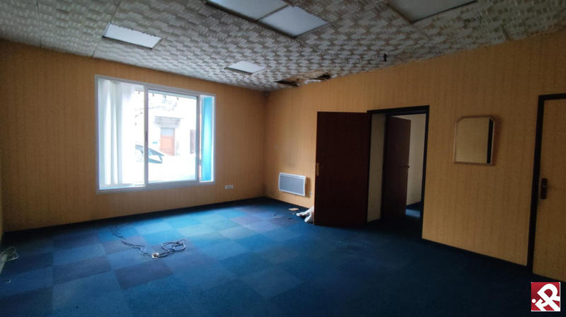 Local commercial - 90 m² - 4 pièces
