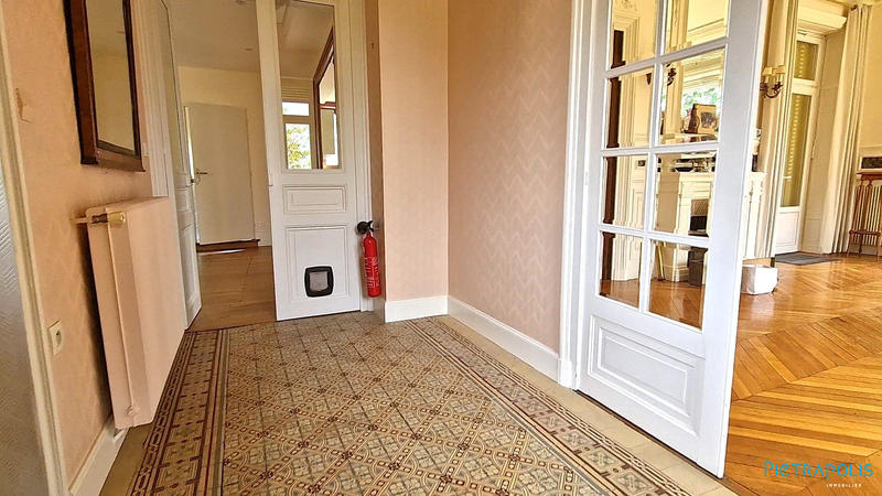 Maison - 342 m² - 12 pièces