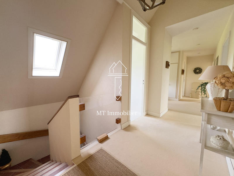 Maison - 241 m² - 7 pièces