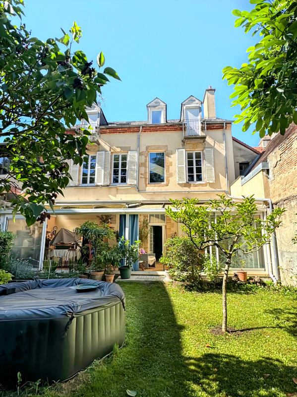 Maison - 289 m² - 8 pièces
