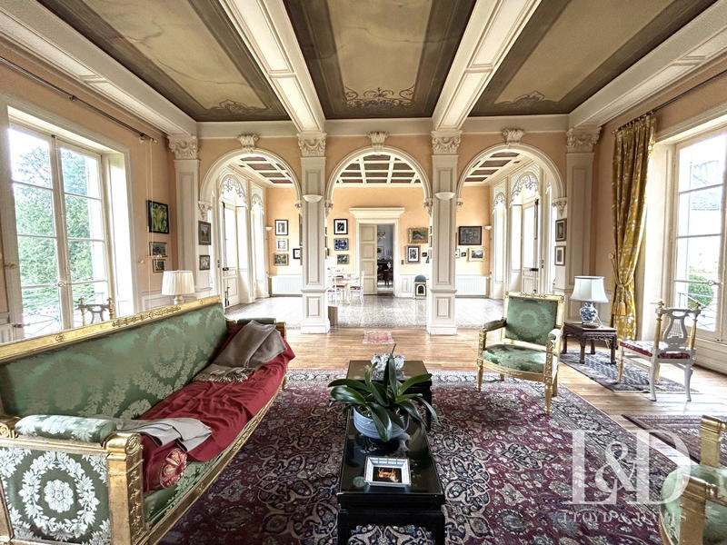 Château - 632 m² - 12 pièces