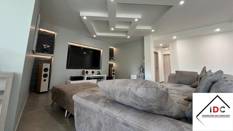 Appartement - 163 m² - 6 pièces