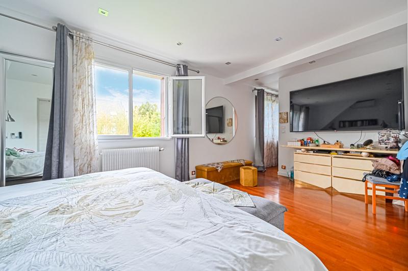 Maison - 216 m² - 6 pièces