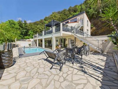 Propriété - 288 m² - 12 pièces