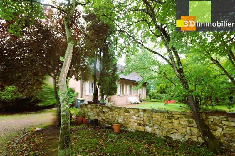 Maison - 233 m² - 8 pièces