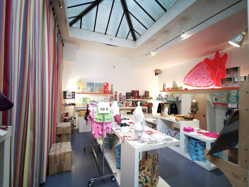 Fonds de commerce - Magasins - 104 m²