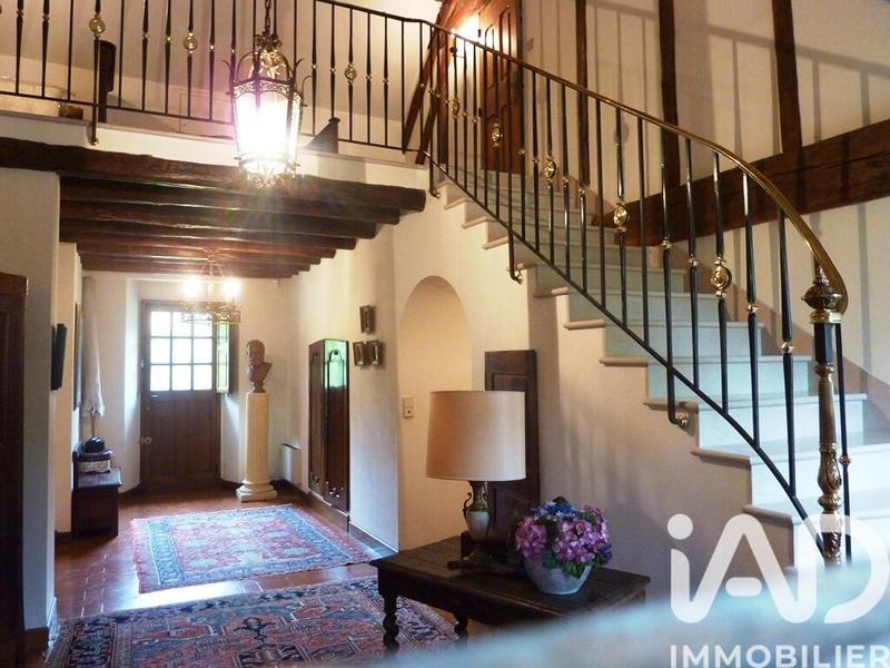 Maison - 260 m² - 10 pièces