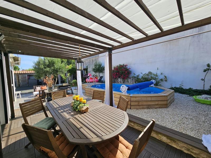 Maison - 157 m² - 9 pièces