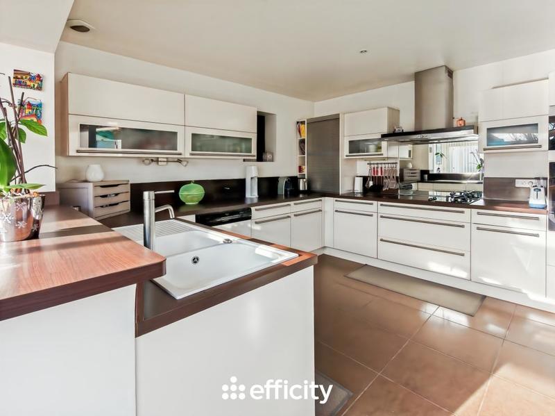 Pavillon - 145 m² - 7 pièces