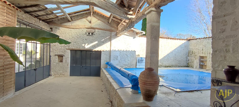 Maison - 281 m² - 9 pièces