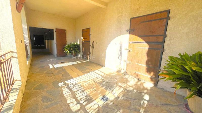 Mas - 300 m² - 9 pièces