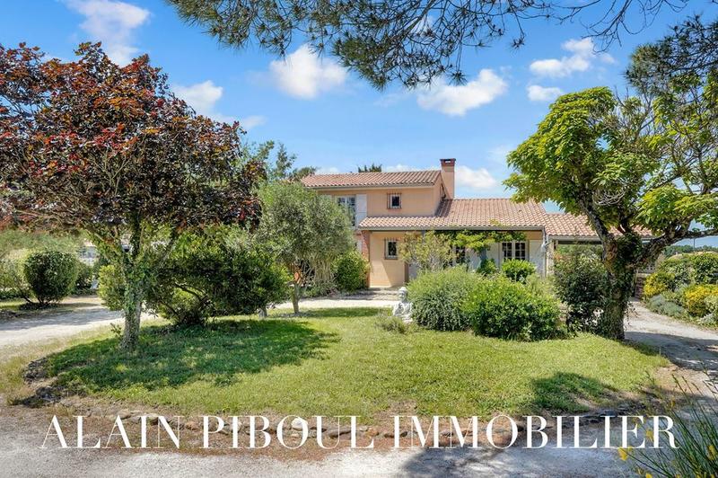 Maison traditionnelle - 173 m² - 6 pièces