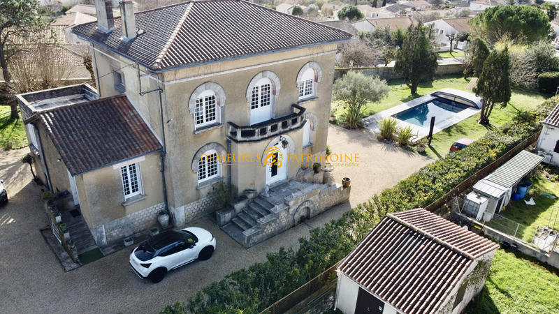 Maison - 202 m² - 6 pièces