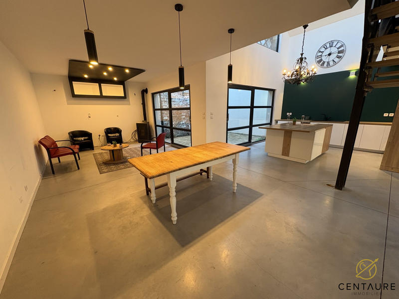 Loft - 117 m² - 5 pièces