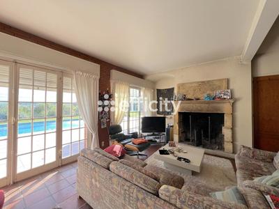 Maison - 416 m² - 8 pièces