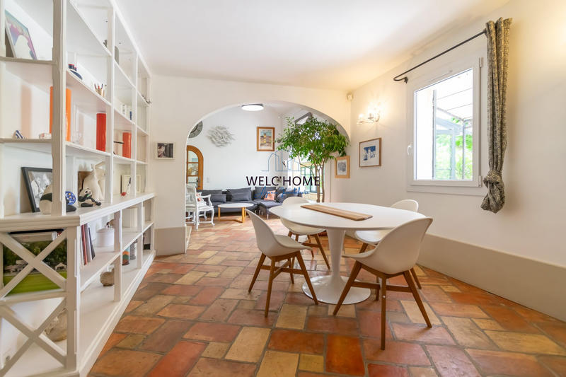 Villa - 234 m² - 8 pièces