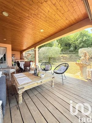 Maison - 207 m² - 7 pièces