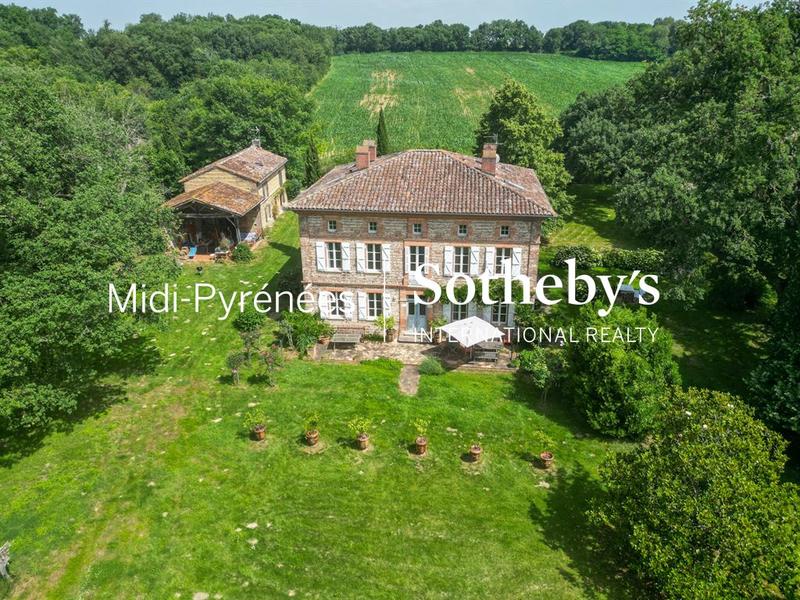 Maison de maîtres - 484 m² - 17 pièces