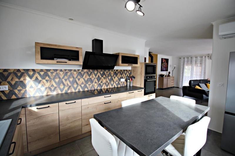 Maison - 96 m² - 4 pièces