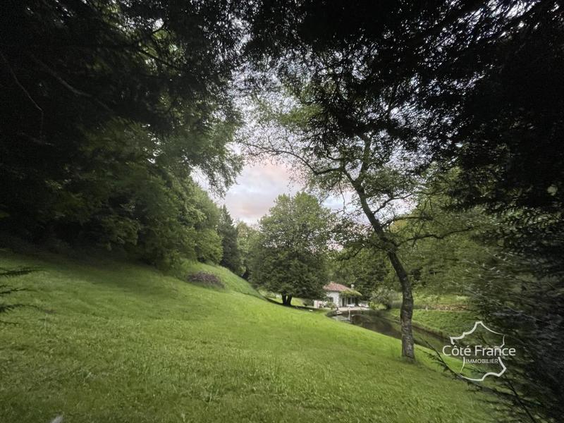 Moulin - 209 m² - 7 pièces