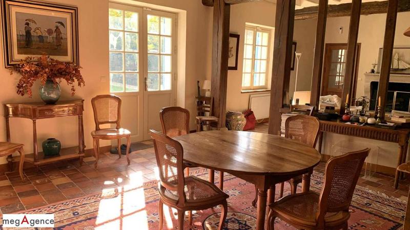 Maison - 328 m² - 9 pièces