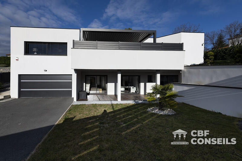 Villa - 247 m² - 7 pièces