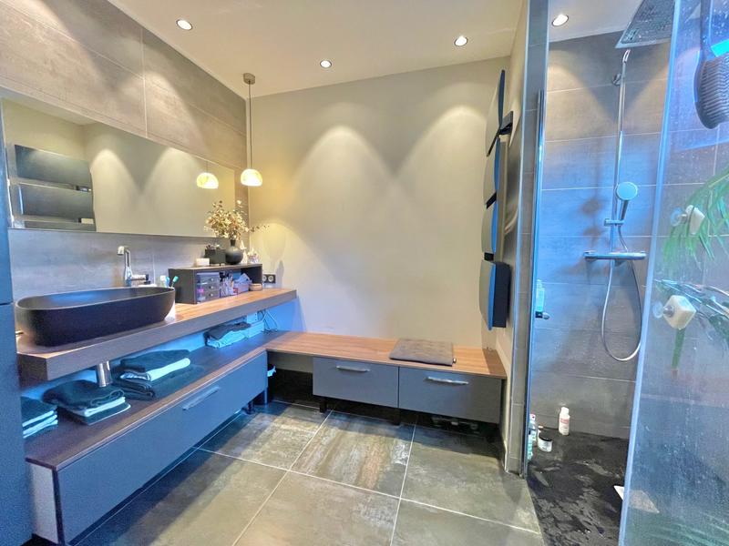 Maison contemporaine - 168 m² - 6 pièces