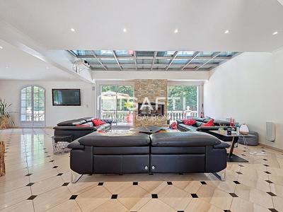 Maison de maîtres - 380 m² - 8 pièces