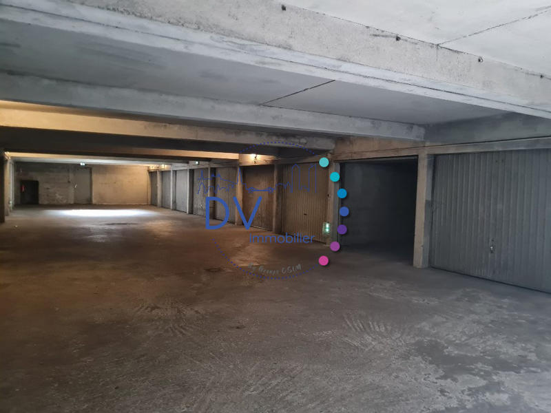 Parking / Garage - 11 m²