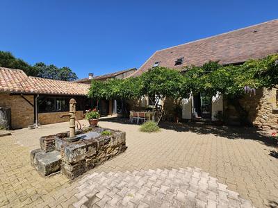 Maison traditionnelle - 250 m² - 10 pièces