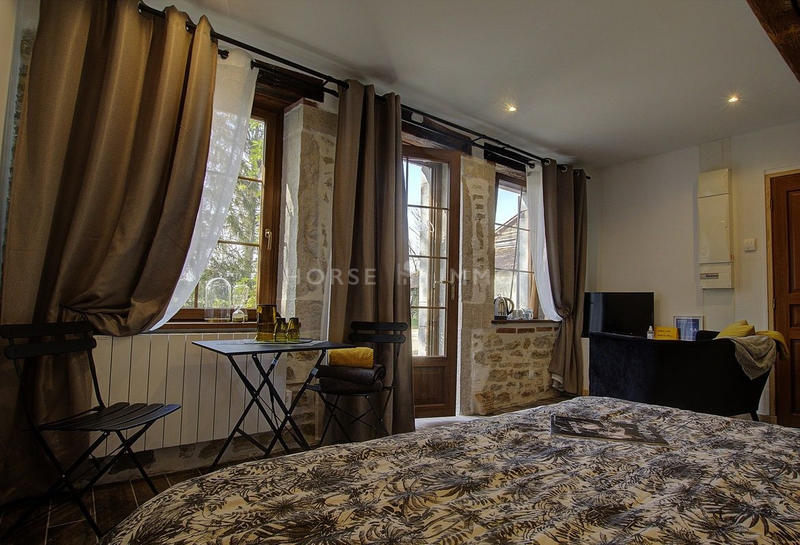 Maison - 900 m² - 25 pièces