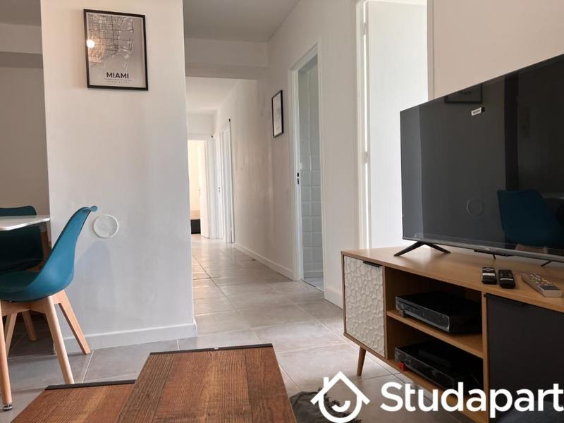 Chambre - 11 m² - 1 pièce