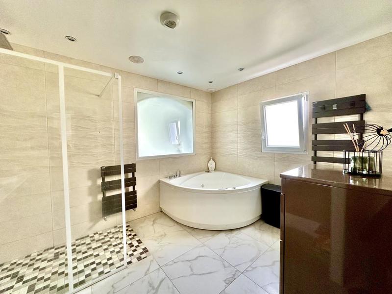 Maison - 140 m² - 3 pièces