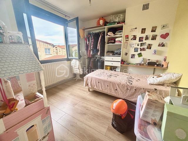 Maison - 96 m² - 5 pièces