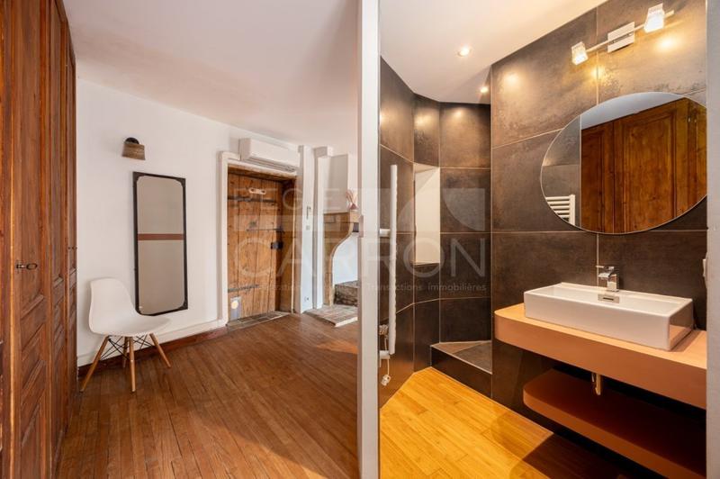 Maison - 219 m² - 6 pièces