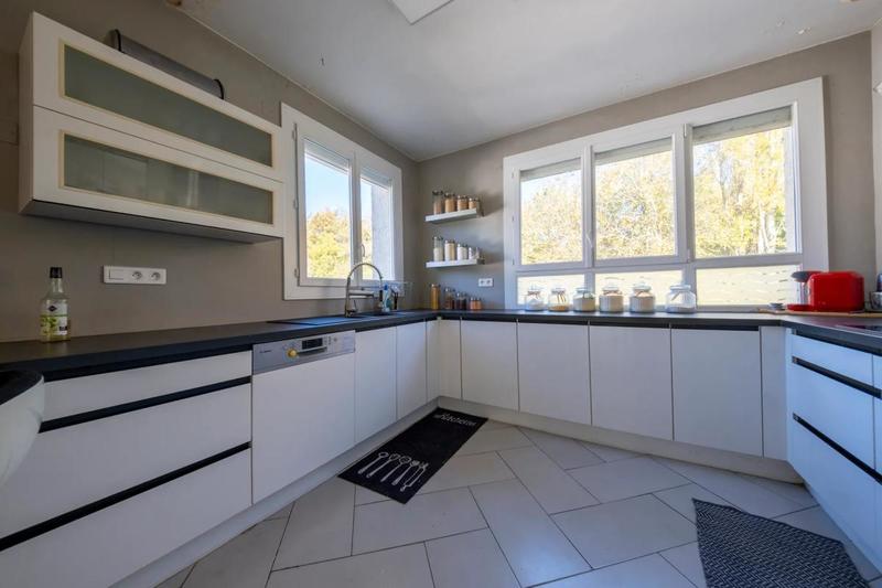 Maison - 250 m² - 11 pièces