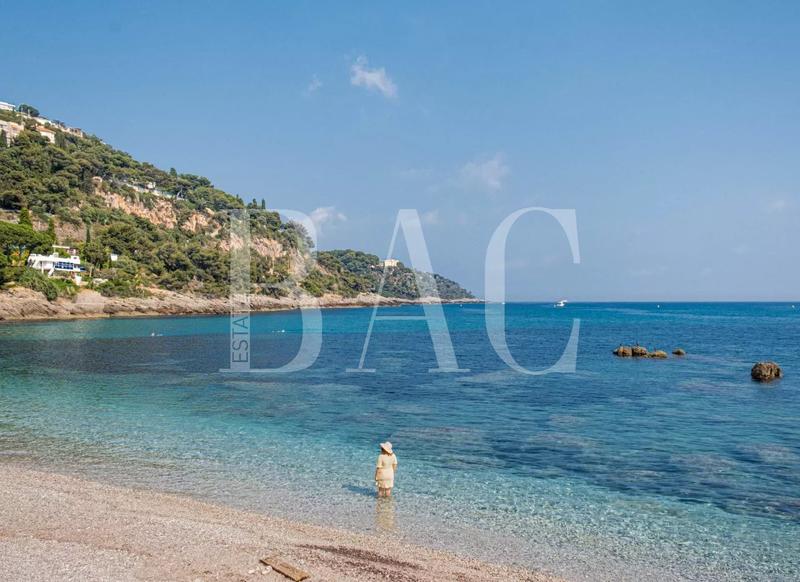 Villa - 1 000 m² - 10 pièces