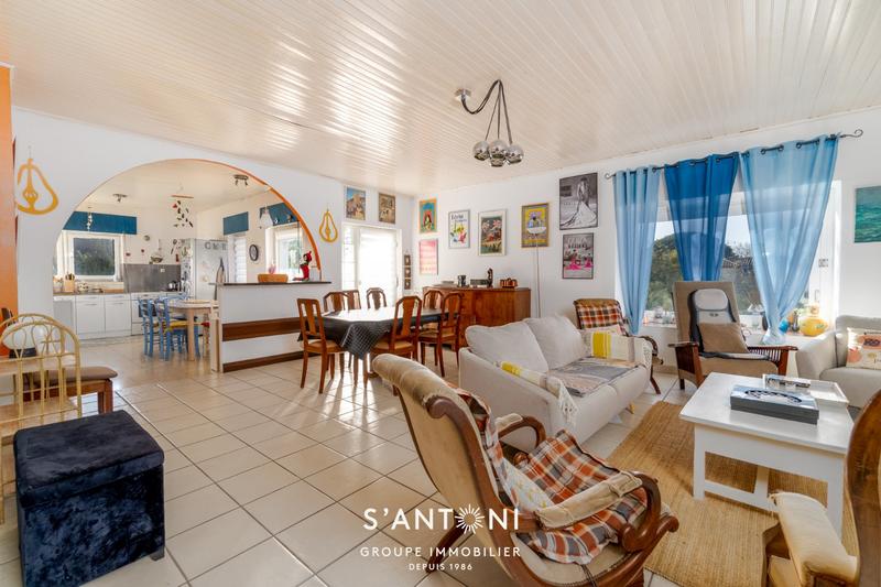 Maison - 210 m² - 8 pièces