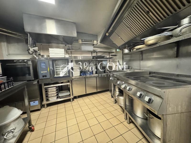 Local commercial - 389 m²