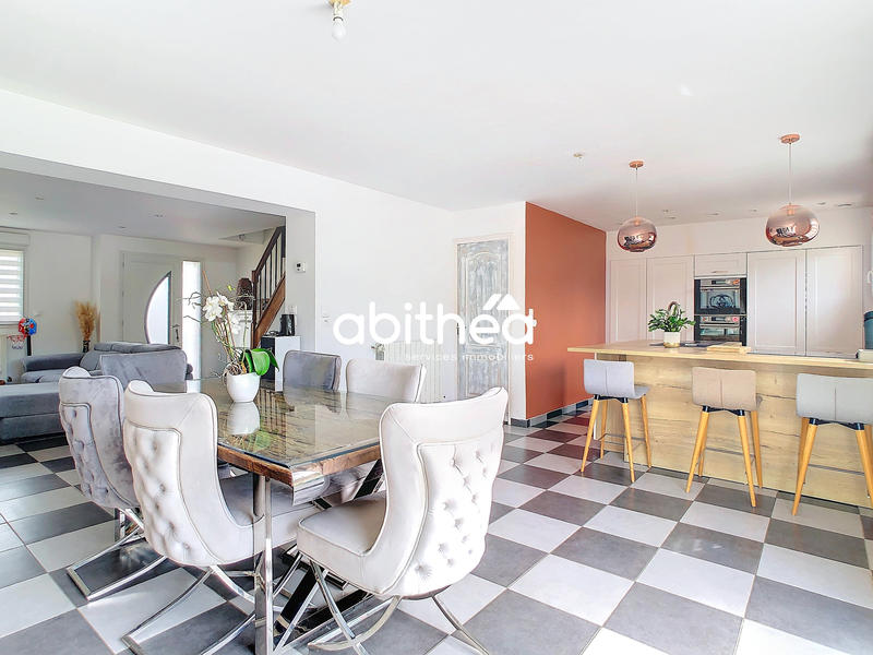 Maison - 117 m² - 6 pièces