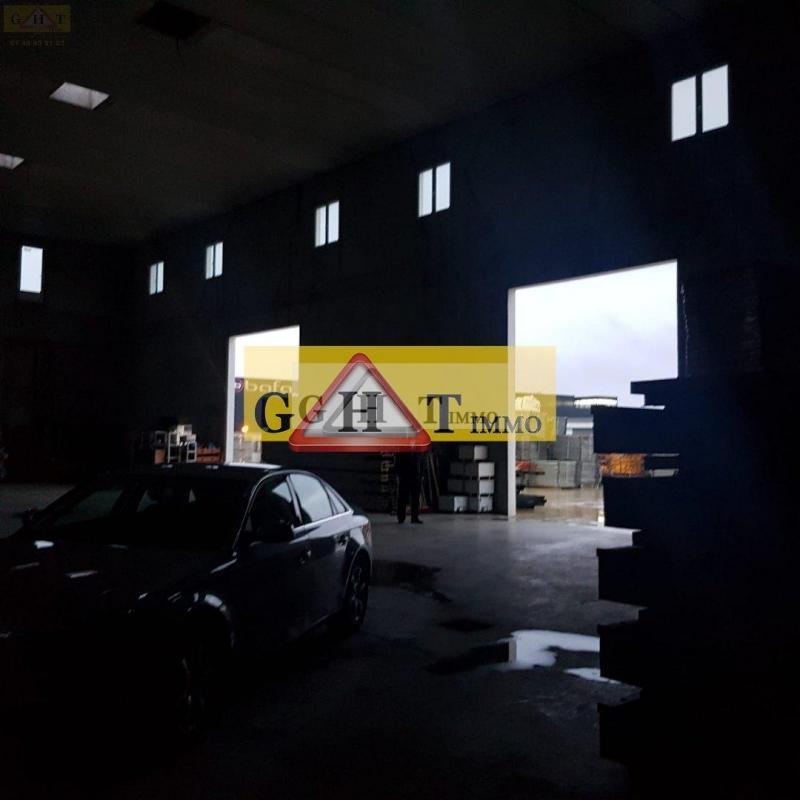 Entrepôt - 1 050 m²