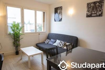 Chambre - 9 m² - 1 pièce