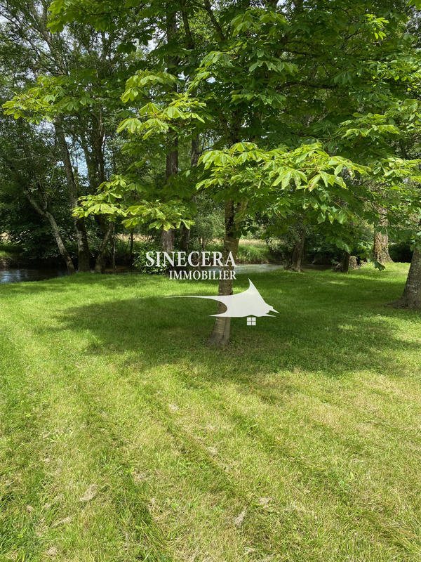 Propriété - 220 m² - 8 pièces