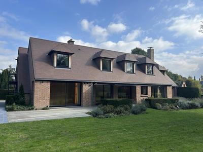 Maison - 249 m² - 8 pièces