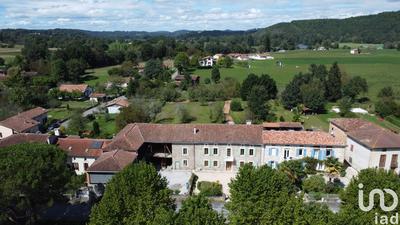 Maison - 237 m² - 6 pièces