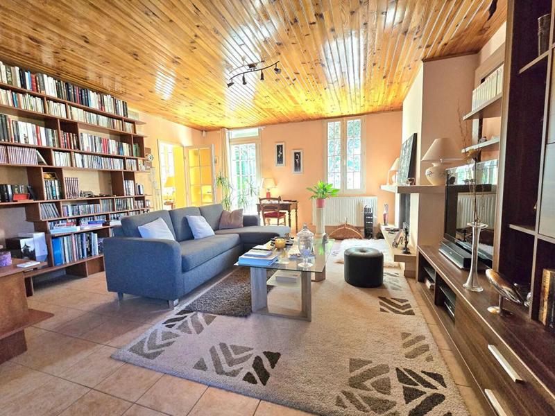 Maison - 220 m² - 9 pièces